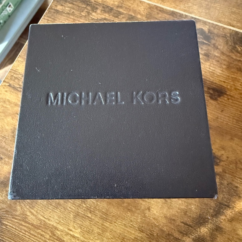 Rose gold Michael Kors watch - Picture 3 of 5
